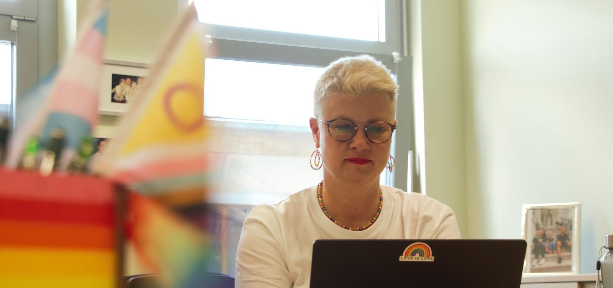 Sonja Schmithals am Schreibtisch